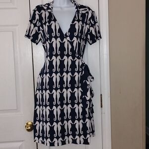 Tracy Negoshian blue white seahorse beach cruise wrap dress  Sz M